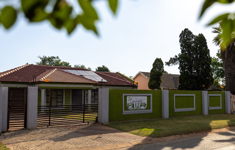 What Actually Matters When Booking a Hotel Near the Airport in Germiston at 166 Klipspringer Guest House